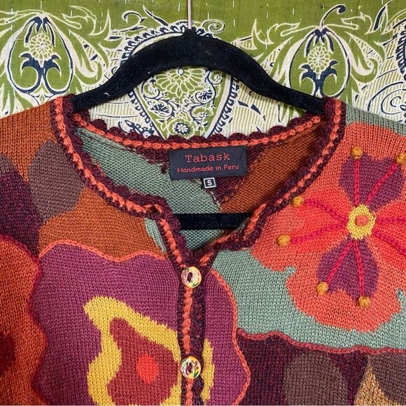 NWOT Tabask Maroon/ Multicolored Floral Alpaca Sweater Size Small - Picture 2 of 16
